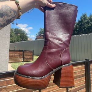 Size 7 Platform Delia’s boots